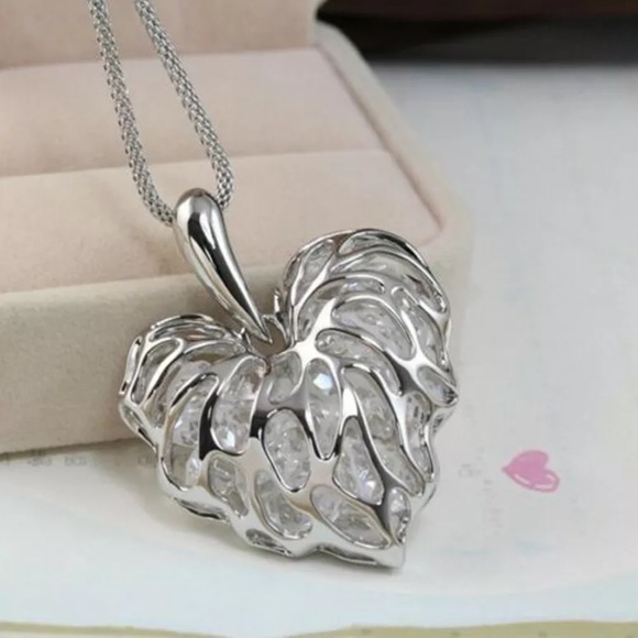 New Hollow Heart pendant w/Sterling Silver chain - Picture 5 of 8